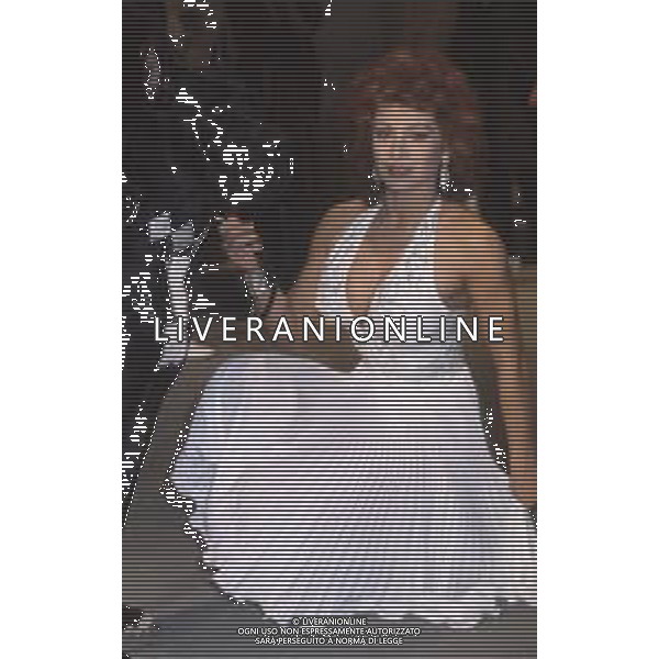 DIAP-RETROSPETTIVA CARMEN RUSSO ATTRICE E BALLERINA NELLA FOTO CARMEN RUSSO NELL\'ANNO 1984 NELLA TRASMISSIONE TELEVISIVA “ DRIVE IN“ AG ALDO LIVERANI SAS 