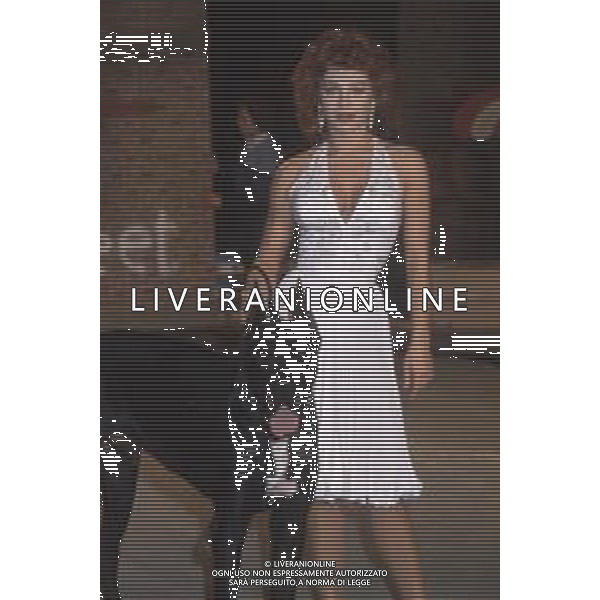 DIAP-RETROSPETTIVA CARMEN RUSSO ATTRICE E BALLERINA NELLA FOTO CARMEN RUSSO NELL\'ANNO 1984 NELLA TRASMISSIONE TELEVISIVA “ DRIVE IN“ AG ALDO LIVERANI SAS 