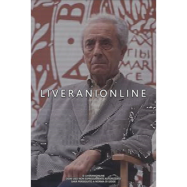 DIAP-RETROSPETTIVA MICHELANGELO ANTOGNONI REGISTA NELLA FOTO MICHELANGELO ANTONIONI A VENEZIA NELL\'ANNO 1995 AG ALDO LIVERANI SAS