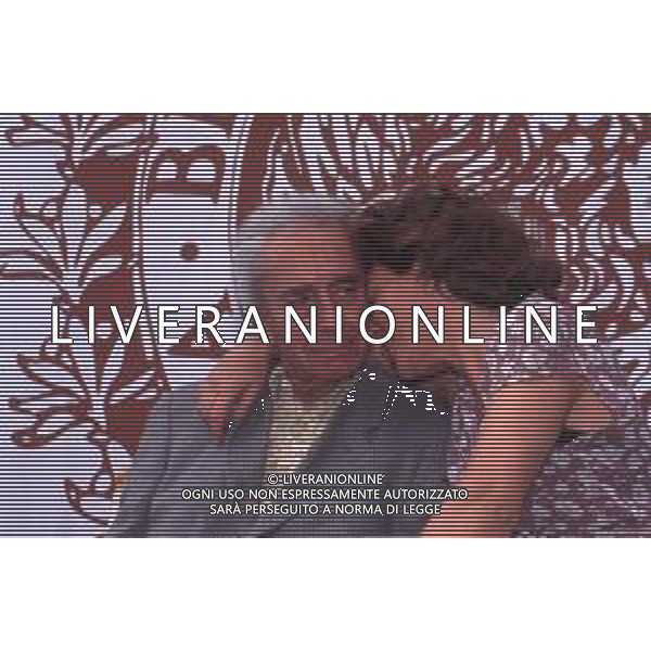 DIAP-RETROSPETTIVA MICHELANGELO ANTOGNONI REGISTA NELLA FOTO MICHELANGELO ANTONIONI CON LA MOGLIE ENRICA FICO A VENEZIA NELL\'ANNO 1995 AG ALDO LIVERANI SAS