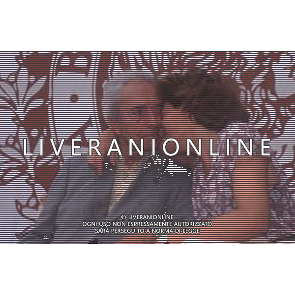 DIAP-RETROSPETTIVA MICHELANGELO ANTOGNONI REGISTA NELLA FOTO MICHELANGELO ANTONIONI CON LA MOGLIE ENRICA FICO A VENEZIA NELL\'ANNO 1995 AG ALDO LIVERANI SAS