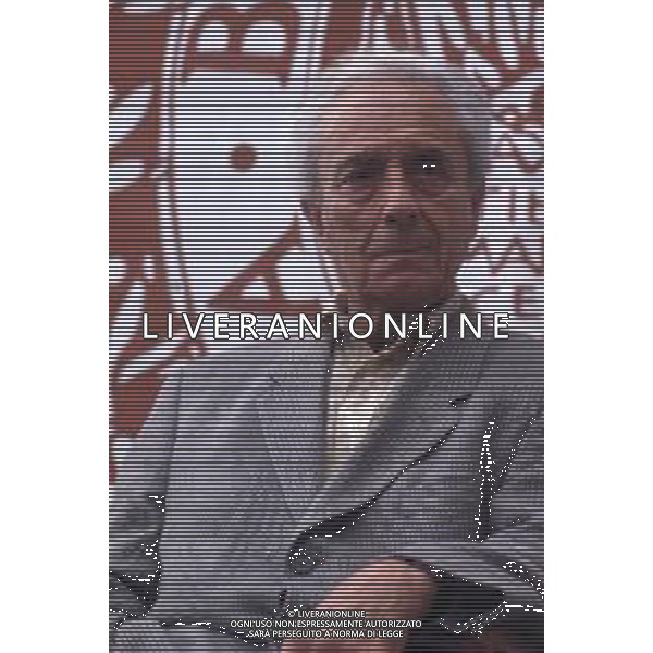 DIAP-RETROSPETTIVA MICHELANGELO ANTOGNONI REGISTA NELLA FOTO MICHELANGELO ANTONIONI A VENEZIA NELL\'ANNO 1995 AG ALDO LIVERANI SAS
