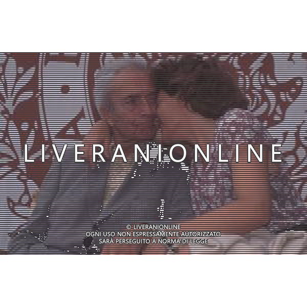 DIAP-RETROSPETTIVA MICHELANGELO ANTOGNONI REGISTA NELLA FOTO MICHELANGELO ANTONIONI CON LA MOGLIE ENRICA FICO A VENEZIA NELL\'ANNO 1995 AG ALDO LIVERANI SAS