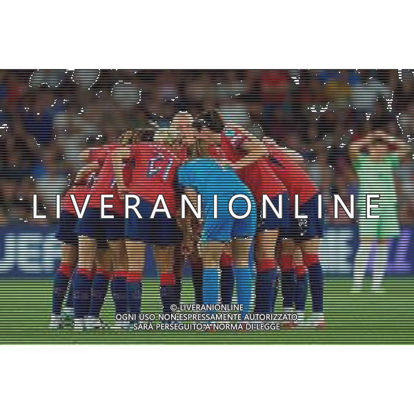 TVEM July 16, 2025 Geneva, Switzerland - Norway vs Italy - Women\'s UEFA Euro 2025 - Stade de Geneve. In the pic: Norway players hug each other in a circle ©TVEM Emmanuele Mastrodonato - AGENZIA ALDO LIVERANI SAS