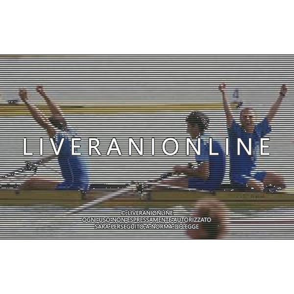 DIAP-RETROSPETTIVA GIUSEPPE DI CAPUA CANOA NELLA FOTO GIUSEPPE DI CAPUA CON I FRATELLI ABBAGNALE ALLE OLIMPIADI DI SEUL NELL\'ANNO 1988 AG ALDO LIVERANI SAS