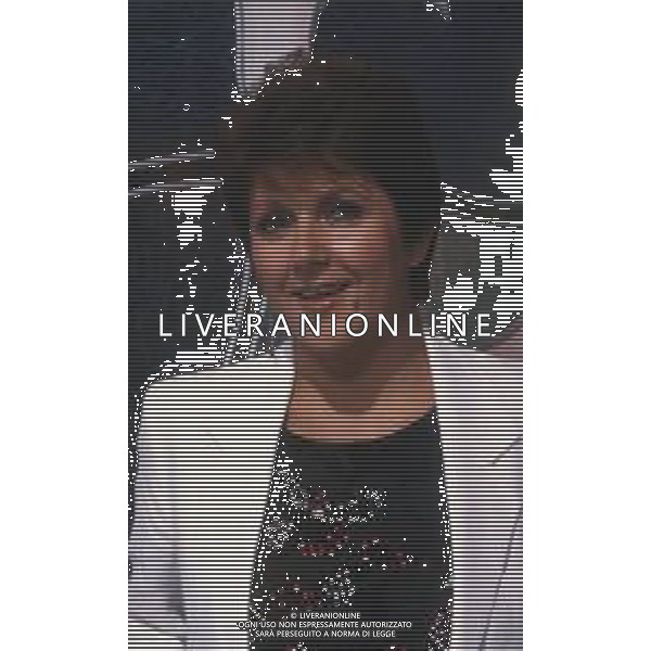 DIAP-RETROSPETTIVA ORIETTA BERTI CANTANTE NELLA FOTO ORIETTA BERTI OSPITE DELLA TRASMISSIONE TELEVISIVA “CIPRIA “ CONDOTTA DA ENZO TORTORA SU RETE 4 ANNO 1982 FOTO ENRICO LIVERANI-AG ALDO LIVERANI SAS