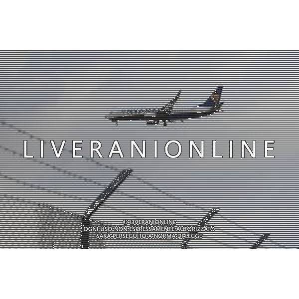 TVRCOR Aerei in partenza e in arrivo all’Aeroporto di Milano Malpensa (Ferno VA) 19-07-2025 Nella foto Ryanair in fase di atterraggio foto Roberta Corradin/ag. Aldo Liverani sas/AGENZIA ALDO LIVERANI SAS