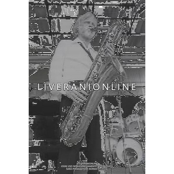 NEG-RETROSPETTIVA GERRY MULLIGAN JAZZ NELLA FOTO GERRY MULLIGAN A TORINO NELL\'ANNO 1982 AG ALDO LIVERANI SAS