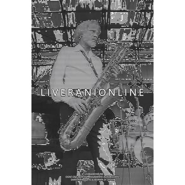 NEG-RETROSPETTIVA GERRY MULLIGAN JAZZ NELLA FOTO GERRY MULLIGAN A TORINO NELL\'ANNO 1982 AG ALDO LIVERANI SAS