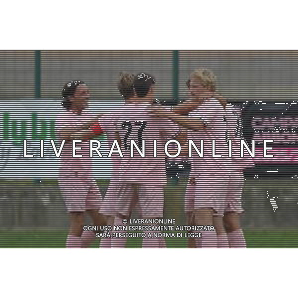 Chatillon (Ao) 20.07.2025 Stadio Brunod @Manuela Viganti /Ag. Aldo Liverani sas Amichevole Pre Campionato Serie B Palermo Fc vs Fc Paradiso Stagione2025/2026 Nella foto: esultanza palermo dopo il gol di pietro ceccaroni