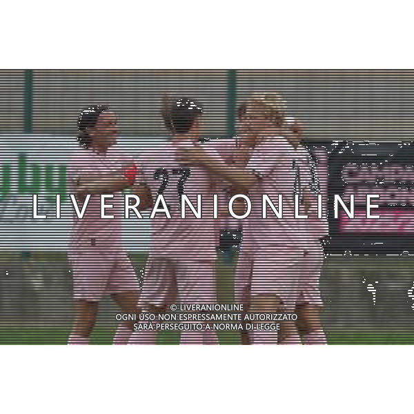 Chatillon (Ao) 20.07.2025 Stadio Brunod @Manuela Viganti /Ag. Aldo Liverani sas Amichevole Pre Campionato Serie B Palermo Fc vs Fc Paradiso Stagione2025/2026 Nella foto: esultanza palermo dopo il gol di pietro ceccaroni