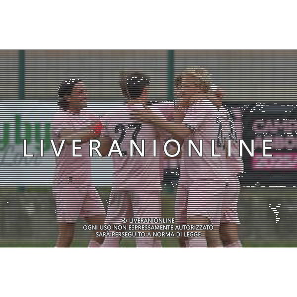 Chatillon (Ao) 20.07.2025 Stadio Brunod @Manuela Viganti /Ag. Aldo Liverani sas Amichevole Pre Campionato Serie B Palermo Fc vs Fc Paradiso Stagione2025/2026 Nella foto: esultanza palermo dopo il gol di pietro ceccaroni ©VIGANTI - AGENZIA ALDO LIVERANI SAS