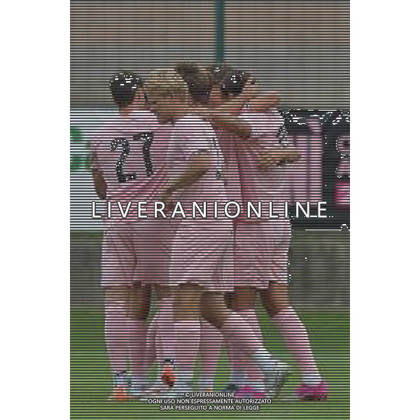 Chatillon (Ao) 20.07.2025 Stadio Brunod @Manuela Viganti /Ag. Aldo Liverani sas Amichevole Pre Campionato Serie B Palermo Fc vs Fc Paradiso Stagione2025/2026 Nella foto: esultanza palermo dopo il gol di pietro ceccaroni ©VIGANTI - AGENZIA ALDO LIVERANI SAS