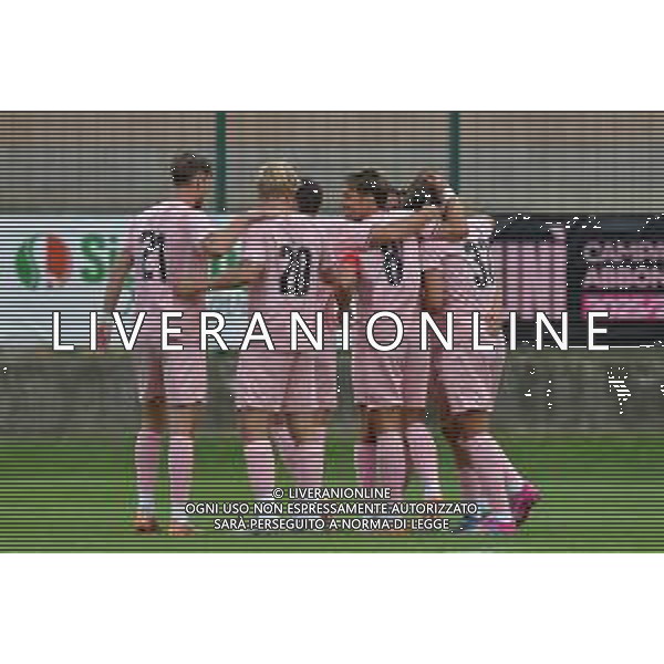 Chatillon (Ao) 20.07.2025 Stadio Brunod @Manuela Viganti /Ag. Aldo Liverani sas Amichevole Pre Campionato Serie B Palermo Fc vs Fc Paradiso Stagione2025/2026 Nella foto: esultanza palermo dopo il gol di pietro ceccaroni ©VIGANTI - AGENZIA ALDO LIVERANI SAS