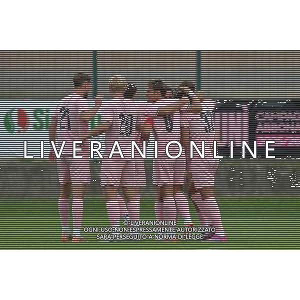 Chatillon (Ao) 20.07.2025 Stadio Brunod @Manuela Viganti /Ag. Aldo Liverani sas Amichevole Pre Campionato Serie B Palermo Fc vs Fc Paradiso Stagione2025/2026 Nella foto: esultanza palermo dopo il gol di pietro ceccaroni ©VIGANTI - AGENZIA ALDO LIVERANI SAS
