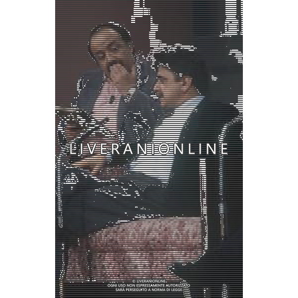 DIAP-RETROSPETTIVA ACHELLE OCCHETTO POLITICO NELLA FOTO ACHILLE OCCHETTO NELL\'ANNO 1986 A CON MAURIZIO COSTANZO NELLA TRASMISSIONE TELEVISIVA “MAURIZIO COSTANZO SHOW “ AG ALDO LIVERANI SAS