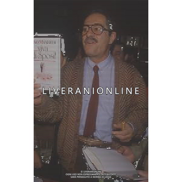 DIAP-RETROSPETTIVA NINO MANFEDI ATTORE NELLA FOTO NINO MANFREDI A MILANO NELL\'ANNO 1984 PRESENTA IL LIBRO “VIVA GLI SPOSI‘ AG ALDO LIVERANI SAS