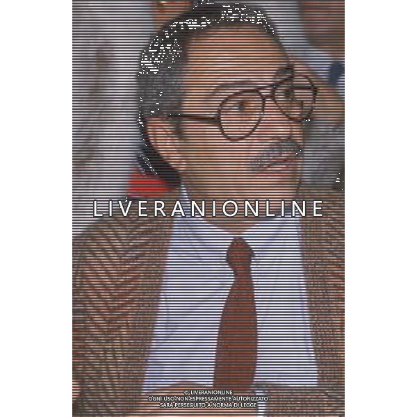 DIAP-RETROSPETTIVA NINO MANFEDI ATTORE NELLA FOTO NINO MANFREDI A MILANO NELL\'ANNO 1984 PRESENTA IL LIBRO “VIVA GLI SPOSI‘ AG ALDO LIVERANI SAS