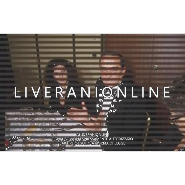 DIAP-RETROSPETTIVA VITTORIO GASSMAN ATTORE NELLA FOTO VITTORIO GASSMAN A CANNES NELL\'ANNO 1987 CON STEFANIA SANDRELLI AG ALDO LIVERANI SAS