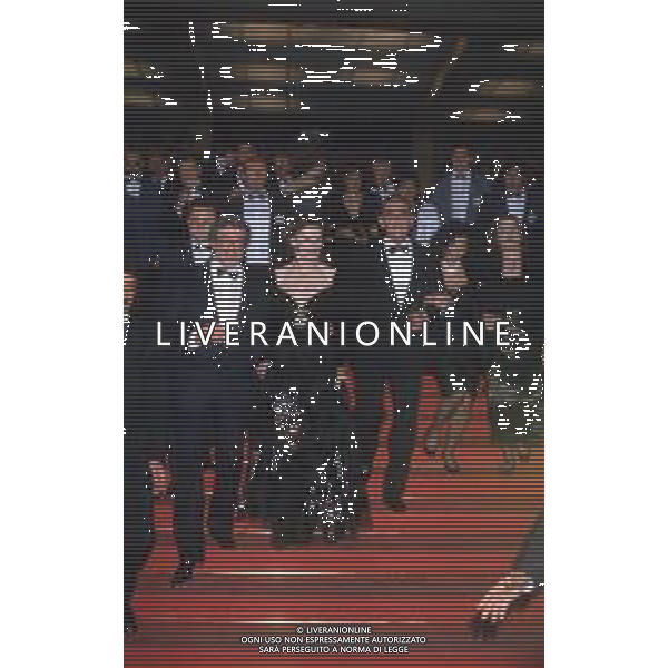 DIAP-RETROSPETTIVA VITTORIO GASSMAN ATTORE NELLA FOTO VITTORIO GASSMAN A CANNES NELL\'ANNO 1987 CON ETTORE SCOLA-STEFANIA SANDRELLI -OTTAVIA PICCOLO E FANNY ARDANT AG ALDO LIVERANI SAS