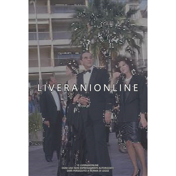 DIAP-RETROSPETTIVA VITTORIO GASSMAN ATTORE NELLA FOTO VITTORIO GASSMAN A CANNES NELL\'ANNO 1987 CON FANNY ARDANT E STEFANIA SANDRELLI AG ALDO LIVERANI SAS