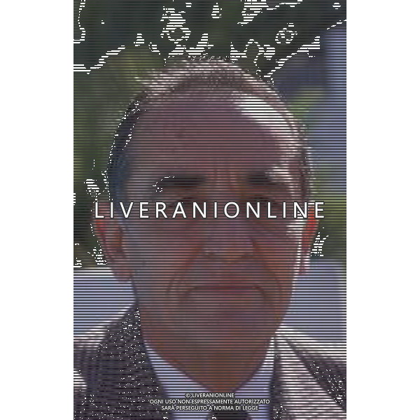 DIAP-RETROSPETTIVA VITTORIO GASSMAN ATTORE NELLA FOTO VITTORIO GASSMAN A CANNES NELL\'ANNO 1987 AG ALDO LIVERANI SAS