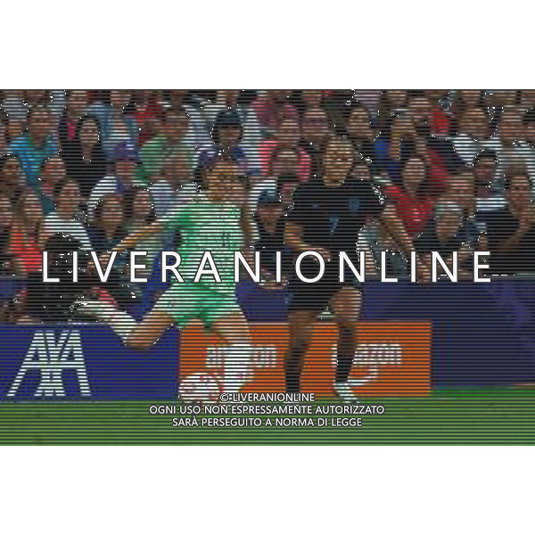 TVEM July 22, 2025 Geneva, Switzerland - England vs Italy - Women\'s UEFA Euro 2025 - Stade de Geneve. In the pic: Barbara Bonansea of Italy in action against Lauren James of England ©TVEM Emmanuele Mastrodonato - AGENZIA ALDO LIVERANI SAS