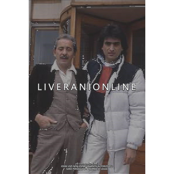 DIAP-RETROSPETTIVA DOMENICO MODUGNO CANTANTE NELLA FOTO DOMENICO MODUGNO CON TOTO COTUGNO A SANREMO NELL\'ANNO 1983 AG ALDO LIVERANI SAS