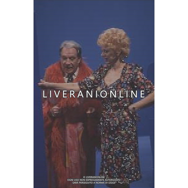 DIAP-RETROSPETTIVA UGO TOGNAZZI ATTORE NELLA FOTO UGO TOGNAZZI CON SANDRA MILO NELLA TRASMISSIONE TELEVISIVA “ MIXER“A ROMA NELL\'ANNO 1983 FOTO EDGARDO DELLA SCORCIOSA-AG ALDO LIVERANI SAS