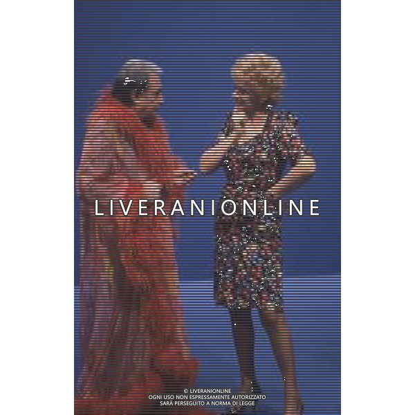 DIAP-RETROSPETTIVA UGO TOGNAZZI ATTORE NELLA FOTO UGO TOGNAZZI CON SANDRA MILO NELLA TRASMISSIONE TELEVISIVA “ MIXER“A ROMA NELL\'ANNO 1983 FOTO EDGARDO DELLA SCORCIOSA-AG ALDO LIVERANI SAS