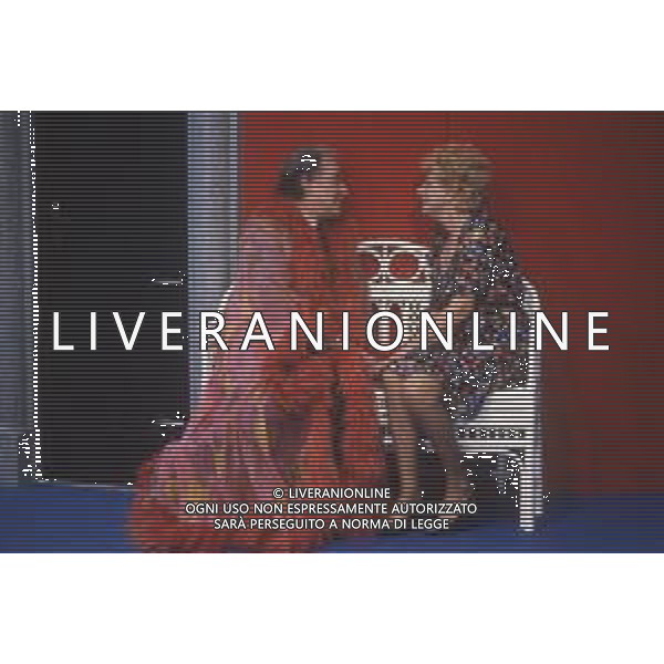 DIAP-RETROSPETTIVA UGO TOGNAZZI ATTORE NELLA FOTO UGO TOGNAZZI CON SANDRA MILO NELLA TRASMISSIONE TELEVISIVA “ MIXER“A ROMA NELL\'ANNO 1983 FOTO EDGARDO DELLA SCORCIOSA-AG ALDO LIVERANI SAS