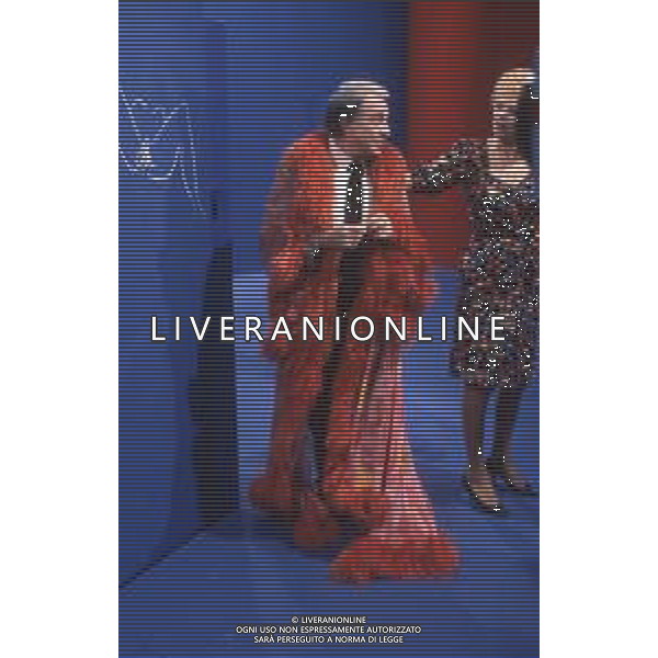 DIAP-RETROSPETTIVA UGO TOGNAZZI ATTORE NELLA FOTO UGO TOGNAZZI CON SANDRA MILO NELLA TRASMISSIONE TELEVISIVA “ MIXER“A ROMA NELL\'ANNO 1983 FOTO EDGARDO DELLA SCORCIOSA-AG ALDO LIVERANI SAS