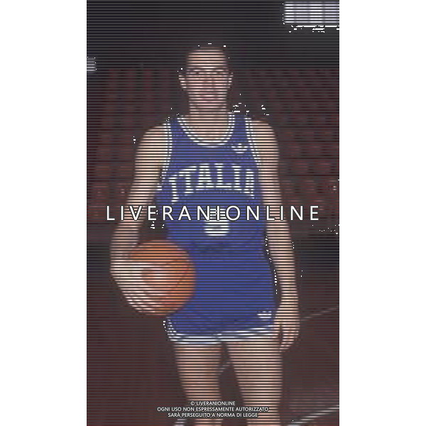 DIAP-RETROSPETTIVA ROBERTO BRUNAMONTI BASKET NELLA FOTO ROBERTO BRUNAMONTI CON LA MAGLIA DELLA NAZIONALE ITALIANA AG ALDO LIVERANI SAS