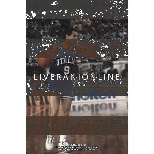 DIAP-RETROSPETTIVA ROBERTO BRUNAMONTI BASKET NELLA FOTO ROBERTO BRUNAMONTI CON LA MAGLIA DELLA NAZIONALE ITALIANA AG ALDO LIVERANI SAS