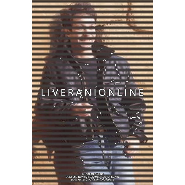 DIAP-RETROSPETTIVA SERGIO CAPUTO CANTANTE NELLA FOTO SERGIO CAPUTO A SANREMO NELL\'ANNO 1989 AG ALDO LIVERANI SAS