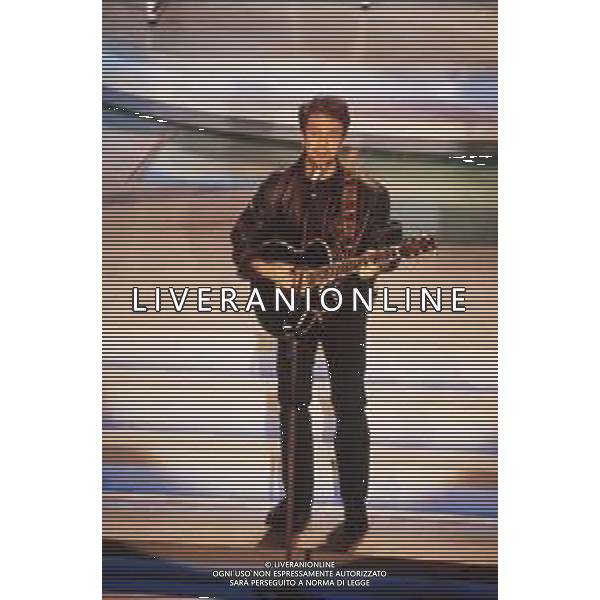 DIAP-RETROSPETTIVA SERGIO CAPUTO CANTANTE NELLA FOTO SERGIO CAPUTO A SANREMO NELL\'ANNO 1989 AG ALDO LIVERANI SAS