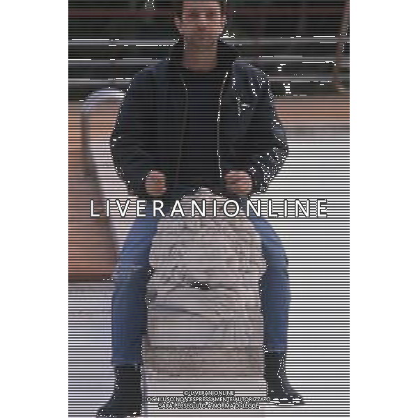 DIAP-RETROSPETTIVA SERGIO CAPUTO CANTANTE NELLA FOTO SERGIO CAPUTO A SANREMO NELL\'ANNO 1989 AG ALDO LIVERANI SAS