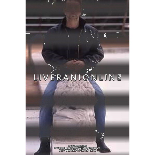DIAP-RETROSPETTIVA SERGIO CAPUTO CANTANTE NELLA FOTO SERGIO CAPUTO A SANREMO NELL\'ANNO 1989 AG ALDO LIVERANI SAS
