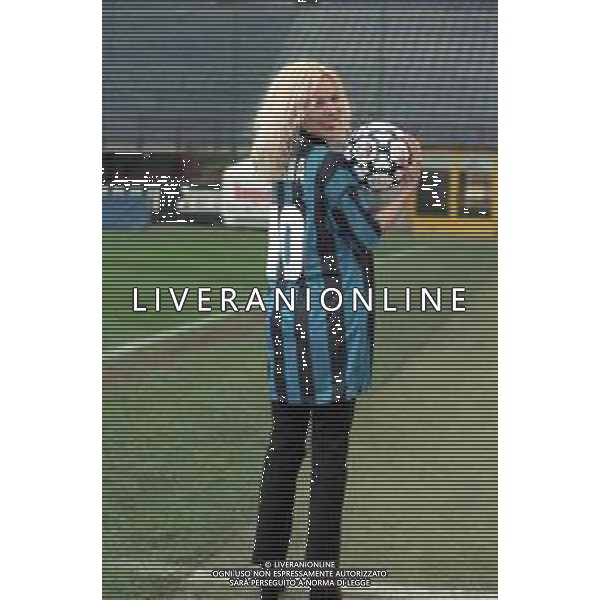 NEG COL-RETROSPETTIVA IVANA SPAGNA CANTANTE NELLA FOTO IVANA SPAGNA ALLO STADIO GIUSEPPE MEAZZA DI MILANO IL GIORNO 26-03-1998 FOTO ENRICO LIVERANI-AG ALDO LIVERANI SAS