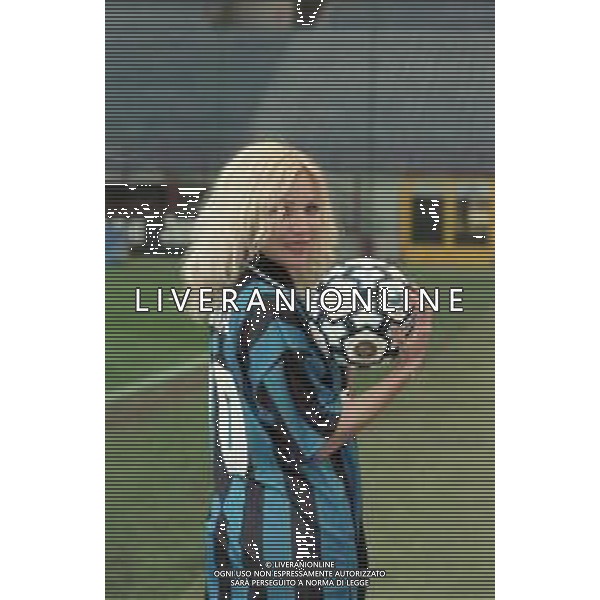 NEG COL-RETROSPETTIVA IVANA SPAGNA CANTANTE NELLA FOTO IVANA SPAGNA ALLO STADIO GIUSEPPE MEAZZA DI MILANO IL GIORNO 26-03-1998 FOTO ENRICO LIVERANI-AG ALDO LIVERANI SAS