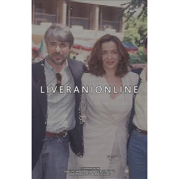 DIAP-RETROSPETTIVA RICKY TOGNAZZI ATTORE NELLA FOTO RICKY TOGNAZZI CON SIMONA IZZO A CANNES NELL\'ANNO 1989 AG ALDO LIVERANI SAS  