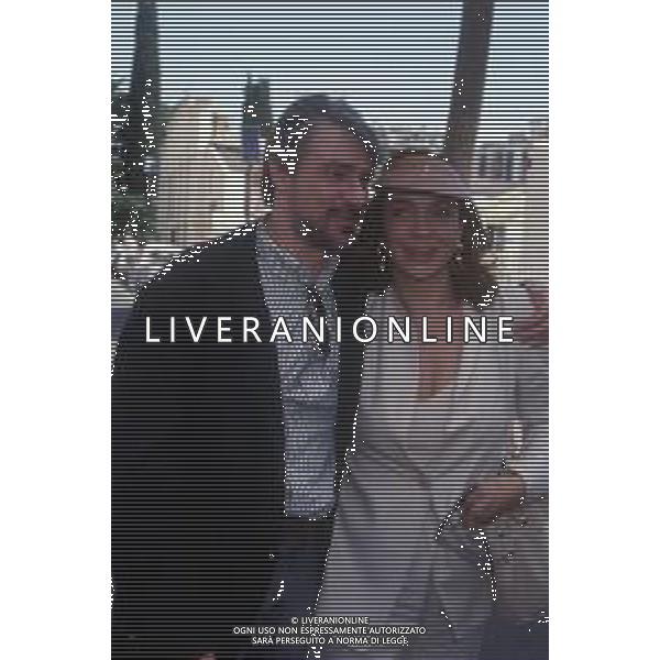 DIAP-RETROSPETTIVA RICKY TOGNAZZI ATTORE NELLA FOTO RICKY TOGNAZZI CON SIMONA IZZO A CANNES NELL\'ANNO 1989 AG ALDO LIVERANI SAS  