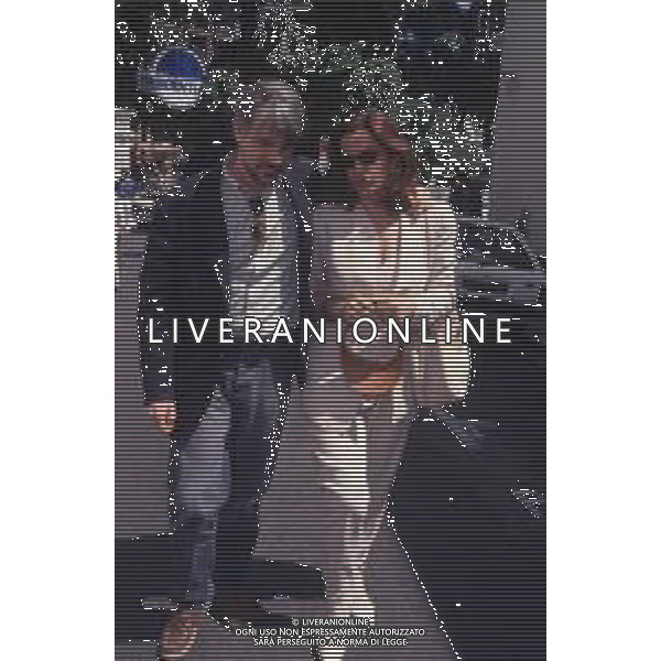 DIAP-RETROSPETTIVA RICKY TOGNAZZI ATTORE NELLA FOTO RICKY TOGNAZZI CON SIMONA IZZO A CANNES NELL\'ANNO 1989 AG ALDO LIVERANI SAS  