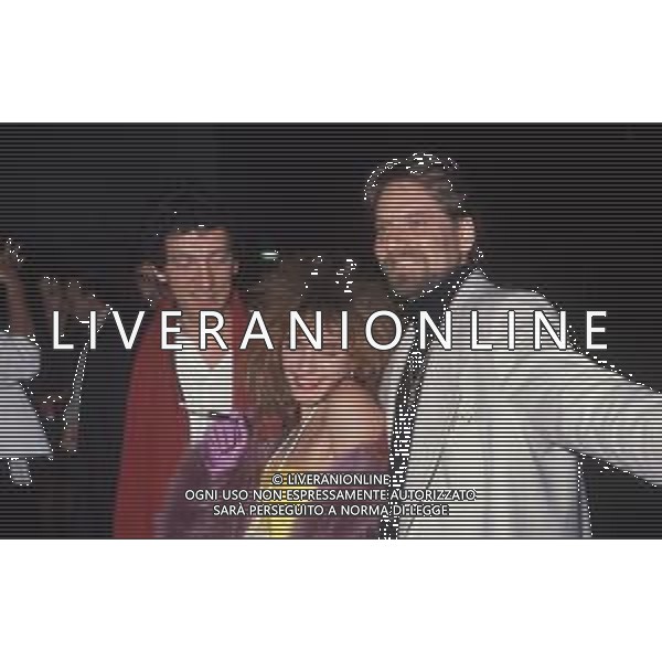 DIAP-RETROSPETTVA EUGENIO BENNATO CANTANTE NELLA FOTO EUGENIO BENNATO A SANREMO NELL\'ANNO 1990 CON LA MOGLIE E TONY EPOSITO AG ALDO LIVERANI SAS