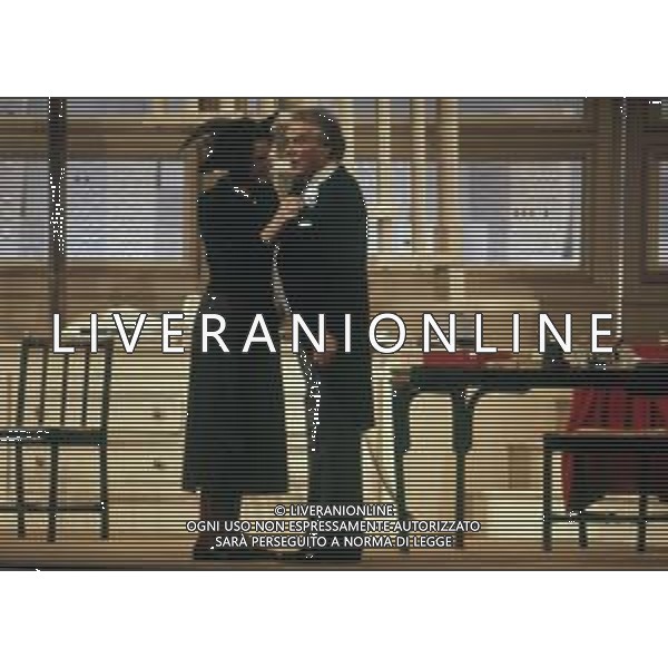DIAP-RETROSPETTIVA GIORGIO ALBERTAZZI ATTORE NELLA FOTO GIORGIO ALBERTAZZI CON ORNELLA VANONI NELLA COMMEDIA TEATRALE “ COMMEDY ROMANTIC“ NELL\'ANNO 1986 A MILANO FOTO RENATO LANI-AG ALDO LIVERANI SAS