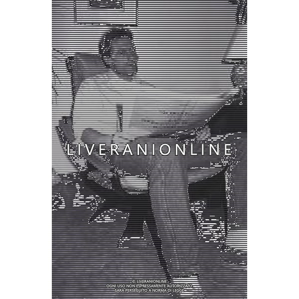 NEG-RETROSPETTIVA PREBEN LARSEN ELKJAER CALCIATORE NELLA FOTO PREBEN LARSEN ELKJAER A VERONA IN FAMIGLIA IL GIORNO 07-01-1988 AG ALDO LIVERANI SAS