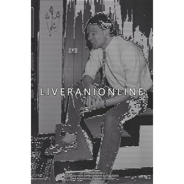 NEG-RETROSPETTIVA PREBEN LARSEN ELKJAER CALCIATORE NELLA FOTO PREBEN LARSEN ELKJAER A VERONA IN FAMIGLIA IL GIORNO 07-01-1988 AG ALDO LIVERANI SAS