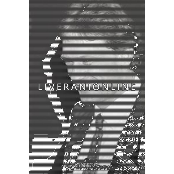 NEG-RETROSPETTIVA PREBEN LARSEN ELKJAER CALCIATORE NELLA FOTO PREBEN LARSEN ELKJAER A VERONA IN FAMIGLIA IL GIORNO 07-01-1988 AG ALDO LIVERANI SAS