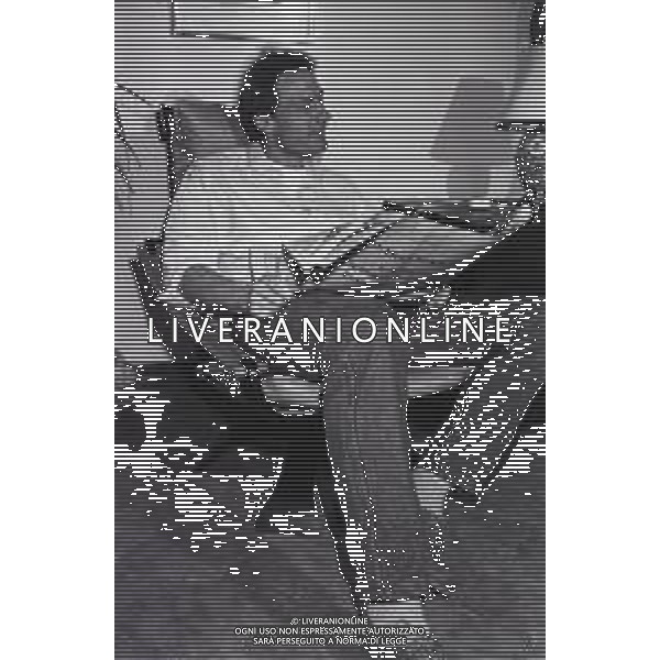 NEG-RETROSPETTIVA PREBEN LARSEN ELKJAER CALCIATORE NELLA FOTO PREBEN LARSEN ELKJAER A VERONA IN FAMIGLIA IL GIORNO 07-01-1988 AG ALDO LIVERANI SAS