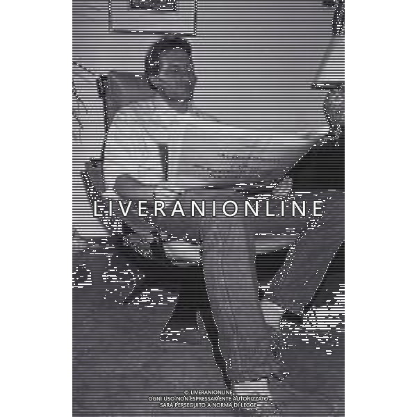 NEG-RETROSPETTIVA PREBEN LARSEN ELKJAER CALCIATORE NELLA FOTO PREBEN LARSEN ELKJAER A VERONA IN FAMIGLIA IL GIORNO 07-01-1988 AG ALDO LIVERANI SAS